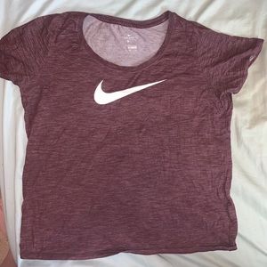 MAROON NIKE TSHIRT